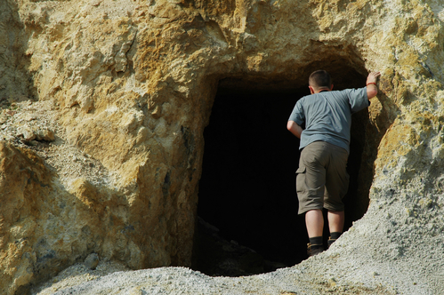 Man (Doesn’t) Dig a Tunnel From House to Bar